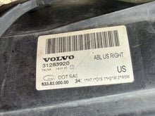Load image into Gallery viewer, Frontscheinwerfer Volvo V70 I S80 31283920 31283919 Xenon Rechts Headlight SCH5269942255dr