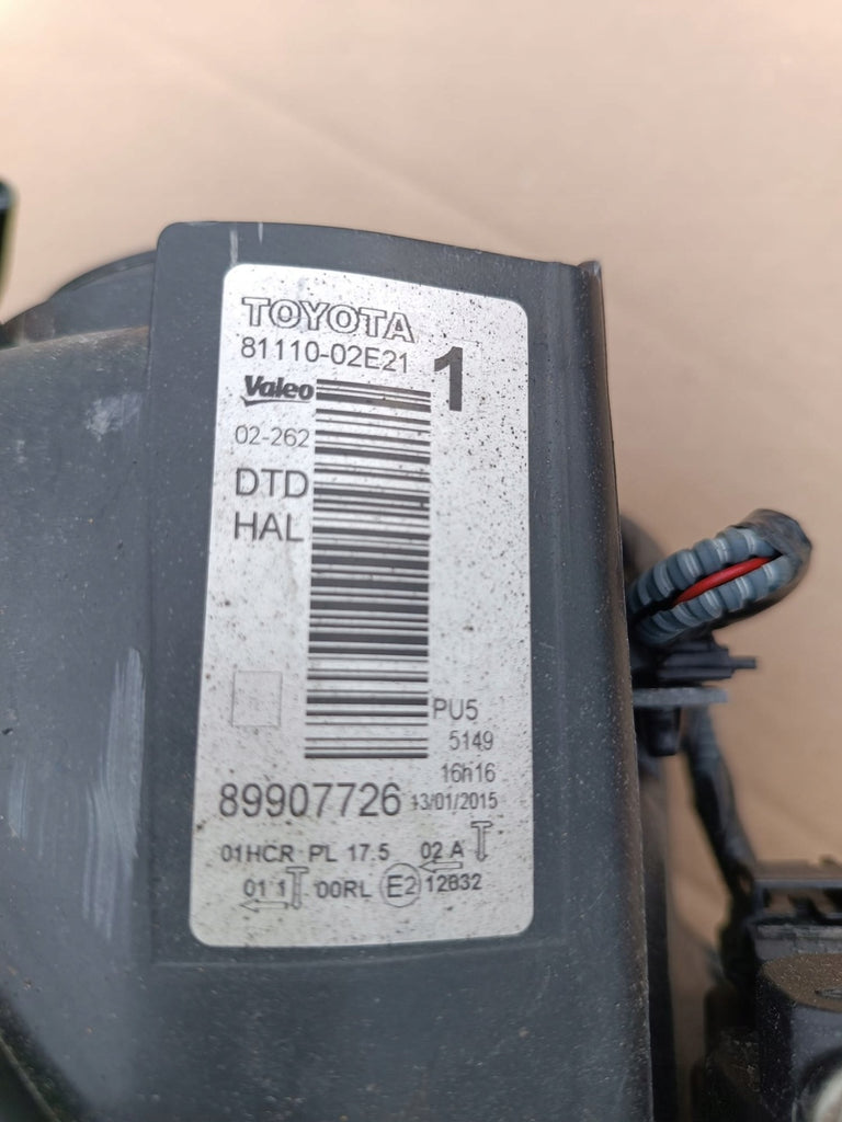 Frontscheinwerfer Toyota Auris 81110-02E21 Rechts Scheinwerfer Headlight