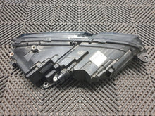 Laden Sie das Bild in den Galerie-Viewer, Frontscheinwerfer Skoda Octavia III 5E1941015D LED Links Scheinwerfer Headlight SCH1118673007eg