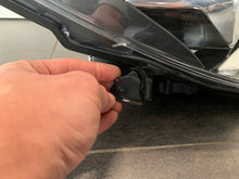 Load image into Gallery viewer, Frontscheinwerfer Toyota Yaris Rechts Scheinwerfer Headlight SCH5504650281wc