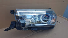 Load image into Gallery viewer, Frontscheinwerfer Toyota Hilux Full LED Links Scheinwerfer Headlight SCH8980561077lb