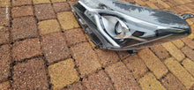 Load image into Gallery viewer, Frontscheinwerfer Toyota Yaris Links Scheinwerfer Headlight SCH6314040138vr