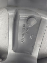 Laden Sie das Bild in den Galerie-Viewer, 1x Alufelge 17 Zoll 7.0&quot; 5x112 45ET Glanz 57A601025F Skoda Karoq Rim Wheel