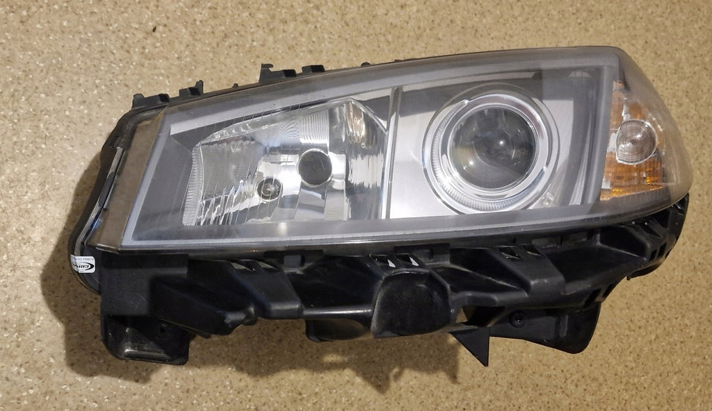 Frontscheinwerfer Renault Megane II 8200073224H Xenon Links Headlight SCH8419111620oo