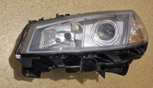 Laden Sie das Bild in den Galerie-Viewer, Frontscheinwerfer Renault Megane II 8200073224H Xenon Links Headlight SCH8419111620oo