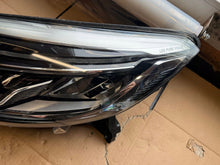 Laden Sie das Bild in den Galerie-Viewer, Frontscheinwerfer Renault Captur 260606152R Links Scheinwerfer Headlight SCH3032490828ju
