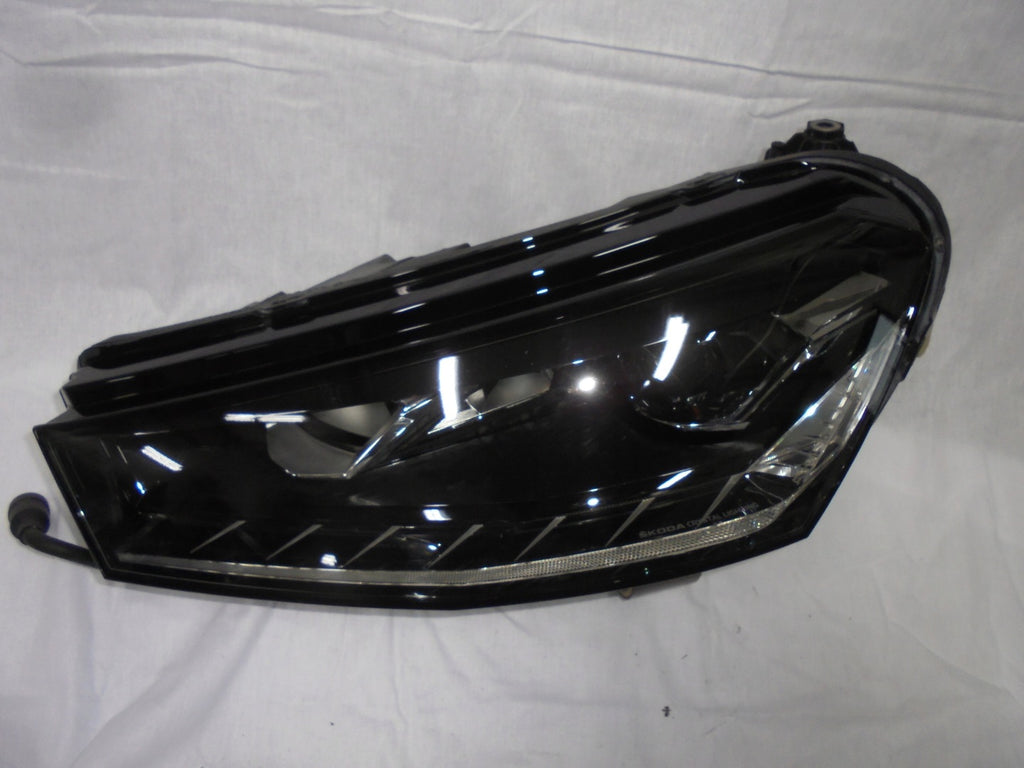 Frontscheinwerfer Skoda Fabia I 6VB941015B LED Ein Stück (Rechts oder Links)