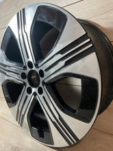 Laden Sie das Bild in den Galerie-Viewer, 1x Alufelge 19 Zoll 7.5" 5x112 A2434011900 Mercedes-Benz X243 Rim Wheel FEL6301884044wo
