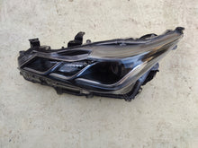 Laden Sie das Bild in den Galerie-Viewer, Frontscheinwerfer Toyota Corolla 19345F 81150-02T31-00 236544581 LED Links