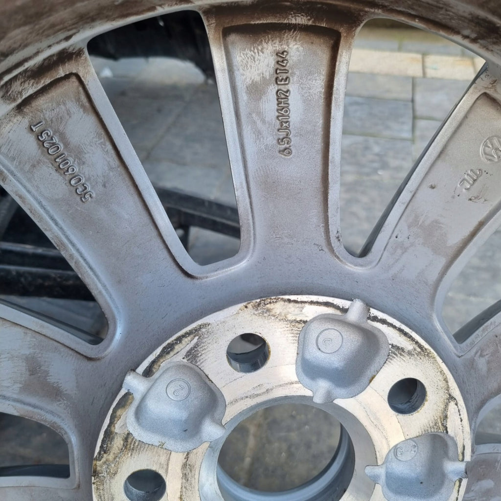 1x Alufelge 16 Zoll 6.5" 5x112 50ET Glanz Silber 5C0601025T VW Beetle Rim Wheel FEL3096678042oo