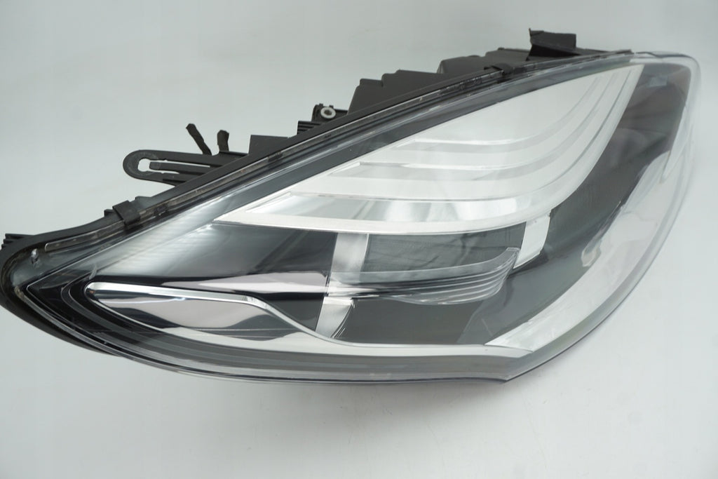 Frontscheinwerfer Renault Megane III 260100923R 0301288202 Rechts Headlight SCH9454684470mb