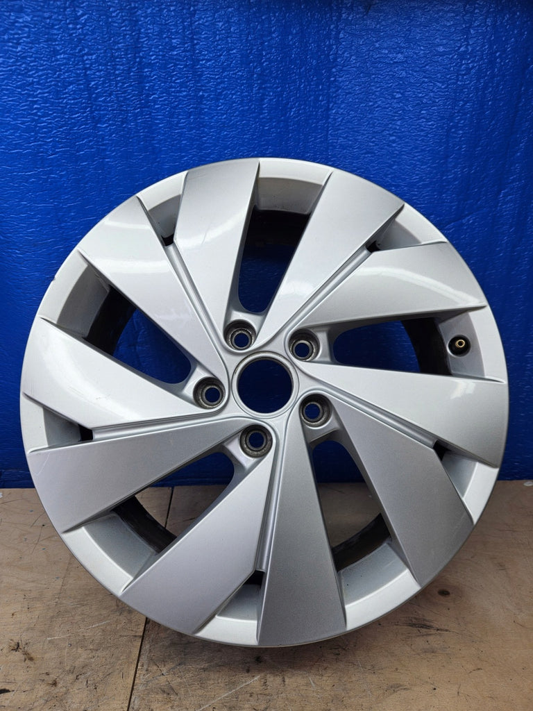 1x Alufelge 17 Zoll 6.5" 5x112 46ET Glanz Silber 5H0601025B VW Golf Viii FEL1702047153tn