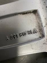 Laden Sie das Bild in den Galerie-Viewer, 1x Alufelge 17 Zoll 6.5&quot; 5x112 39ET 6856041 Mini F60 Rim Wheel