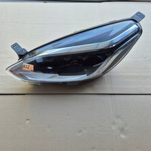 Laden Sie das Bild in den Galerie-Viewer, Frontscheinwerfer Ford Fiesta I L1BB-13E015-GC Links Scheinwerfer Headlight SCH9190998477mw
