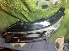 Laden Sie das Bild in den Galerie-Viewer, Frontscheinwerfer Honda Crv Cr-V IV LED Ein Stück (Rechts oder Links) Headlight