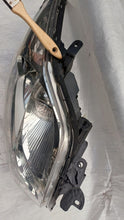 Load image into Gallery viewer, Frontscheinwerfer Toyota Auris 81110-02470 Ein Stück (Rechts oder Links) SCH4579341735yi
