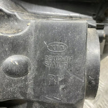Load image into Gallery viewer, Frontscheinwerfer Kia Hatchback 921021H Rechts Scheinwerfer Headlight SCH3374700924nc
