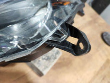 Laden Sie das Bild in den Galerie-Viewer, Frontscheinwerfer Opel Astra 13239288 1EG27037041 Links Scheinwerfer Headlight SCH9981716594ul