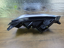 Laden Sie das Bild in den Galerie-Viewer, Frontscheinwerfer Dacia Sandero III Logan Jogger 260601750R Links Headlight SCH1124333783ke