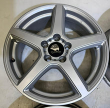Laden Sie das Bild in den Galerie-Viewer, 4x Alufelge 17 Zoll 7.5" 5x112 47ET Silber Rim Wheel FEL2332177484rf