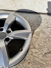 Load image into Gallery viewer, 1x Alufelge 16 Zoll 7.5&quot; 5x112 37ET Glanz Silber 4G0071496 Audi Rim Wheel