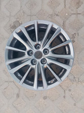 Laden Sie das Bild in den Galerie-Viewer, 1x Alufelge 17 Zoll 7.0" 5x114.3 45ET Glanz Silber 9965A17070 Mazda Cx5 Cx-5 FEL8807529660pe
