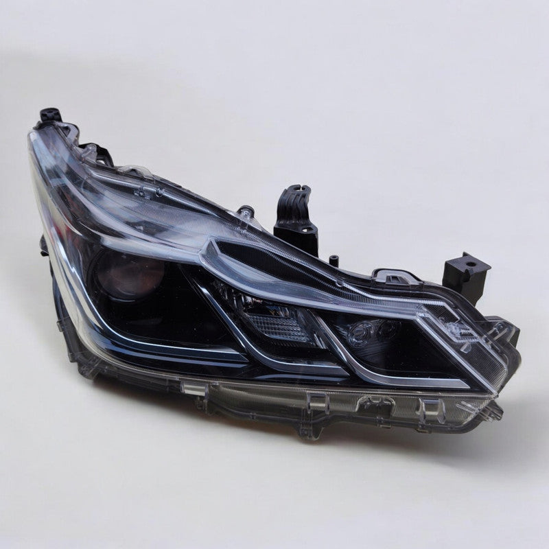 Frontscheinwerfer Toyota Corolla 81110-02T31-00 Rechts Scheinwerfer Headlight