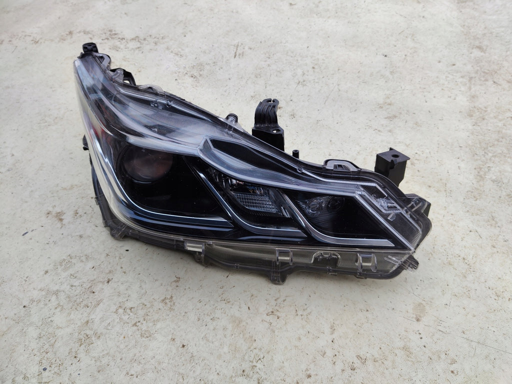 Frontscheinwerfer Toyota Corolla 81110-02T31-00 Rechts Scheinwerfer Headlight