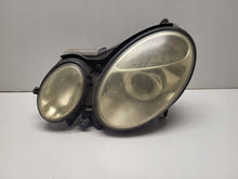 Laden Sie das Bild in den Galerie-Viewer, Frontscheinwerfer Mercedes-Benz W211 AYN6056 Ein Satz Scheinwerfer Headlight SCH8856208254bw