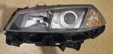 Laden Sie das Bild in den Galerie-Viewer, Frontscheinwerfer Renault Megane II 8200073224H Xenon Links Headlight SCH8419111620oo