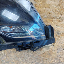 Laden Sie das Bild in den Galerie-Viewer, Frontscheinwerfer Opel Zafira C 030126320205 39009022RH Rechts Headlight SCH1151915550xr
