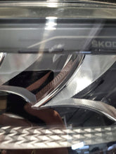 Laden Sie das Bild in den Galerie-Viewer, Frontscheinwerfer Skoda Enyaq 5LB941015F LED Ein Stück (Rechts oder Links)