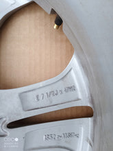 Load image into Gallery viewer, 1x Alufelge 17 Zoll 7.5" 5x112 52ET Glanz Silber 6856065 BMW Rim Wheel FEL1262988349wu