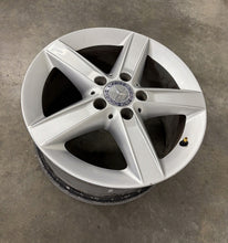 Laden Sie das Bild in den Galerie-Viewer, 1x Alufelge 16 Zoll 8.0" 5x112 A1714013402 Mercedes-Benz Rim Wheel FEL2022897720ye
