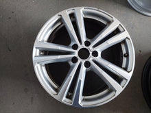 Laden Sie das Bild in den Galerie-Viewer, 1x Alufelge 18 Zoll 7.5" 5x112 51ET Glanz Silber 8V0601025AJ Audi A3 Rim Wheel FEL4934029832lv