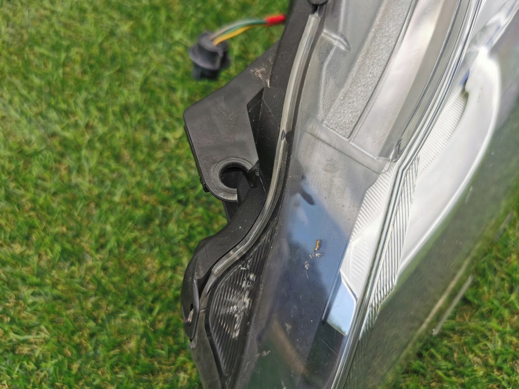 Frontscheinwerfer Toyota Yaris Ein Stück (Rechts oder Links) Headlight SCH8172574773ky