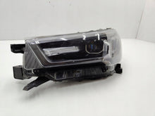 Laden Sie das Bild in den Galerie-Viewer, Frontscheinwerfer Toyota Hilux VIII Links Scheinwerfer Headlight SCH2048015696ar