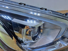 Laden Sie das Bild in den Galerie-Viewer, Frontscheinwerfer Mitsubishi Space Star W3015 Xenon Rechts Headlight