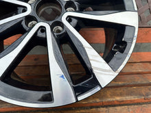 Load image into Gallery viewer, 1x Alufelge 17 Zoll 7.0&quot; 5x112 44 5ET A2064016000 Mercedes-Benz W206 Rim Wheel