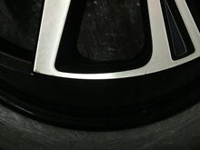 Laden Sie das Bild in den Galerie-Viewer, 1x Alufelge 18 Zoll 7.0&quot; 5x100 47ET Glanz Schwarz 6F9071498A Seat Arona