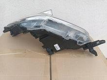 Laden Sie das Bild in den Galerie-Viewer, Frontscheinwerfer Toyota Hilux VIII 81110-0KK60 Rechts Scheinwerfer Headlight SCH1005531594es