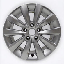 Laden Sie das Bild in den Galerie-Viewer, 1x Alufelge 16 Zoll 6.5&quot; 5x112 44ET Glanz Silber 5C0601025T VW Beetle Rim Wheel