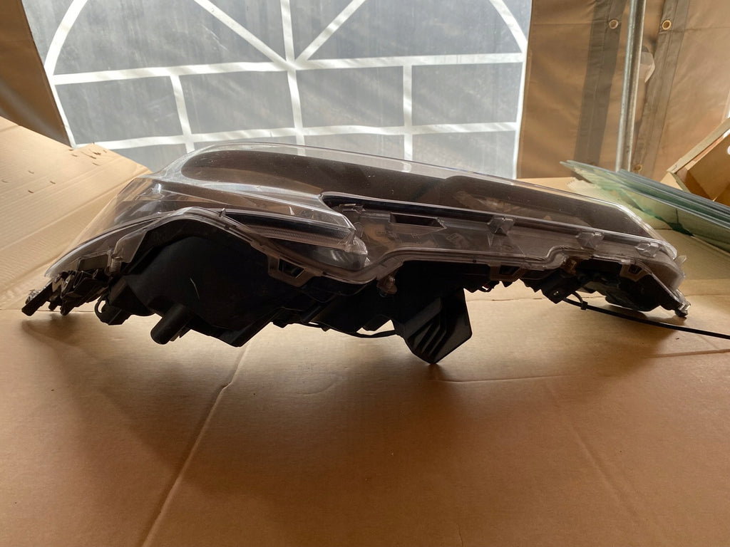 Frontscheinwerfer Toyota Auris 81110-02S60 Links Scheinwerfer Headlight