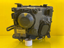 Laden Sie das Bild in den Galerie-Viewer, Frontscheinwerfer Land Rover Range III L322 XBC001311 Xenon Links Headlight SCH9879702024bd
