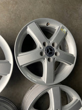 Laden Sie das Bild in den Galerie-Viewer, 4x Alufelge 16 Zoll 6.0" 5x112 46ET Glanz Silber A1694010302 Mercedes-Benz Mb FEL1375499739zg