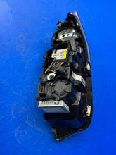 Laden Sie das Bild in den Galerie-Viewer, Frontscheinwerfer BMW E91 E90 6311-724025839 Xenon Links Scheinwerfer Headlight