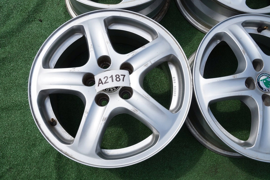 4x Alufelge 15 Zoll 6.0" 5x100 38ET Glanz Silber 1U0601025 Skoda Octavia I Fabia FEL2665990004ux