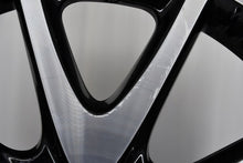Laden Sie das Bild in den Galerie-Viewer, 1x Alufelge 17 Zoll 6.5" 5x100 50ET 8535-5KOD 87169090 Toyota Yaris Rim Wheel FEL2565861906kj