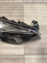 Laden Sie das Bild in den Galerie-Viewer, Frontscheinwerfer Opel Astra J 13371596 Rechts Scheinwerfer Headlight SCH3011807505eg