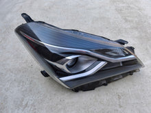 Laden Sie das Bild in den Galerie-Viewer, Frontscheinwerfer Toyota Yaris FPW1718 Rechts Scheinwerfer Headlight SCH6970692350pw